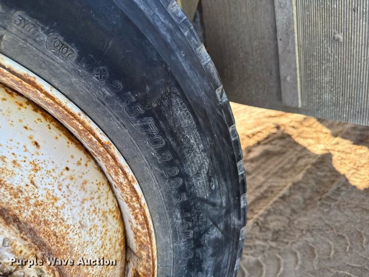 image for item EG6319 2001 Kenworth T800 ready mix truck