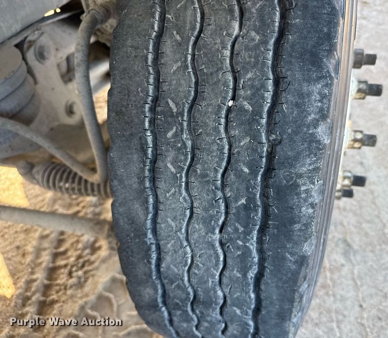 image for item EG6319 2001 Kenworth T800 ready mix truck