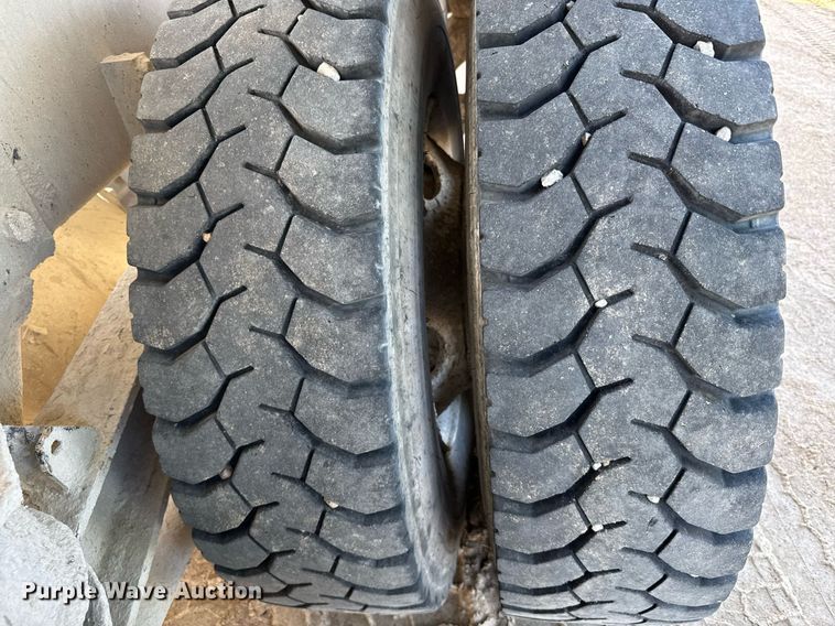 image for item EG6319 2001 Kenworth T800 ready mix truck