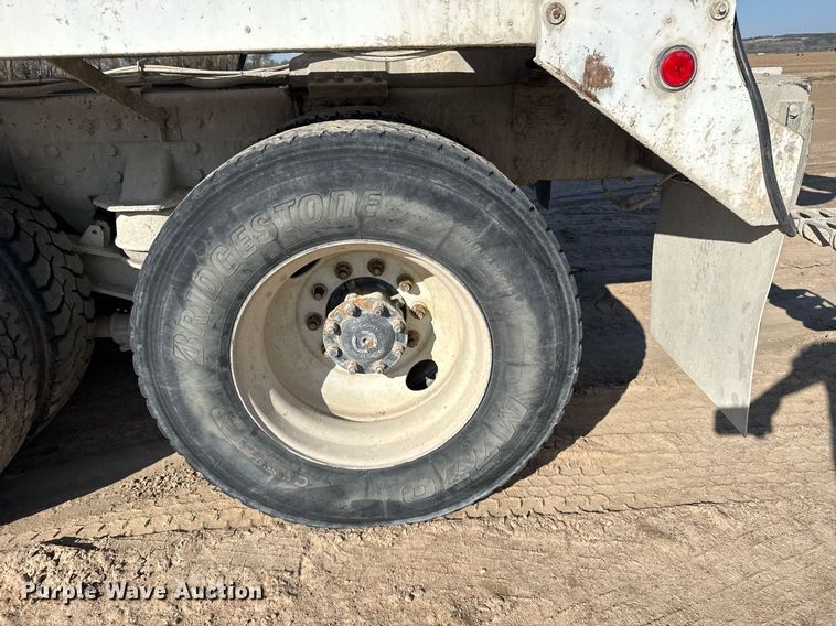 image for item EG6319 2001 Kenworth T800 ready mix truck