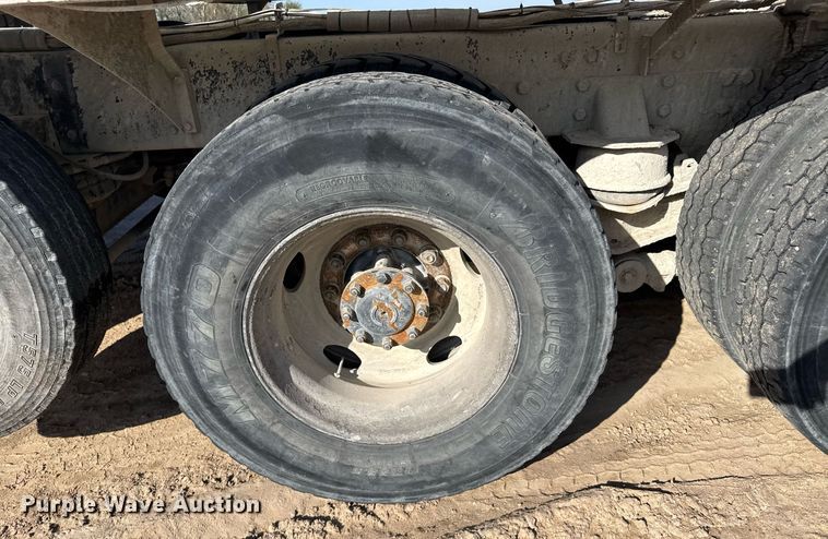 image for item EG6319 2001 Kenworth T800 ready mix truck