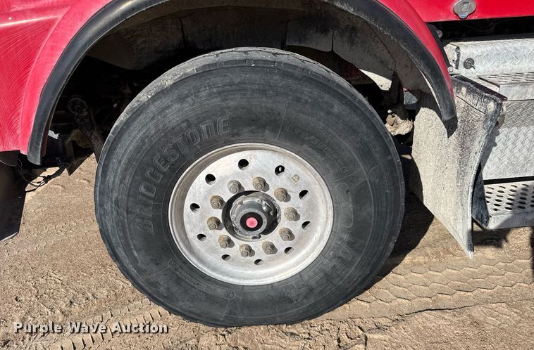 image for item EG6319 2001 Kenworth T800 ready mix truck