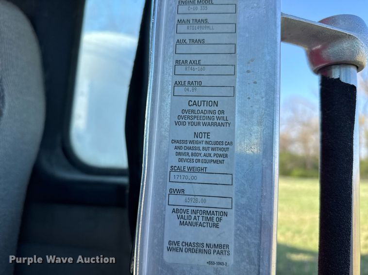 image for item EG6319 2001 Kenworth T800 ready mix truck