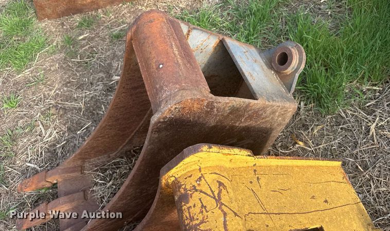 image for item EG6344 (2) CP backhoe buckets