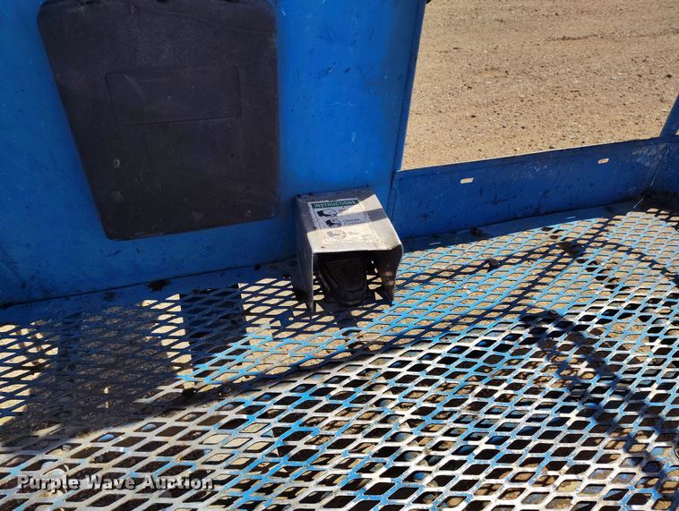 image for item EH0222 2007 Genie S-60  boom lift