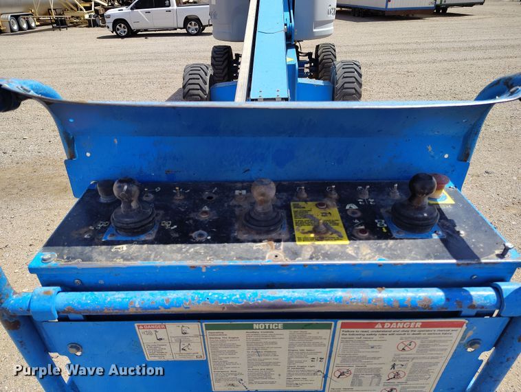 image for item EH0222 2007 Genie S-60  boom lift