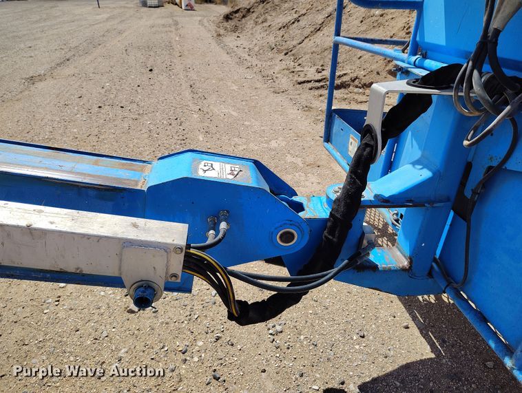 image for item EH0222 2007 Genie S-60  boom lift