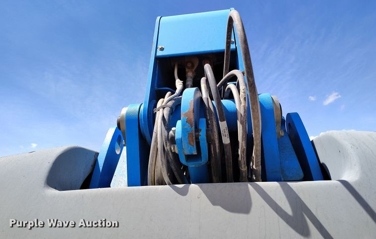 image for item EH0222 2007 Genie S-60  boom lift