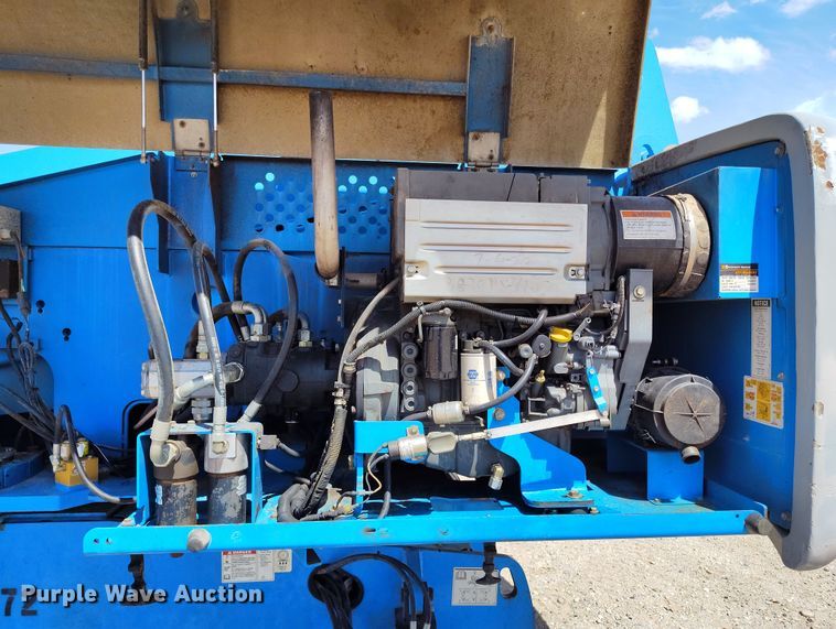 image for item EH0222 2007 Genie S-60  boom lift