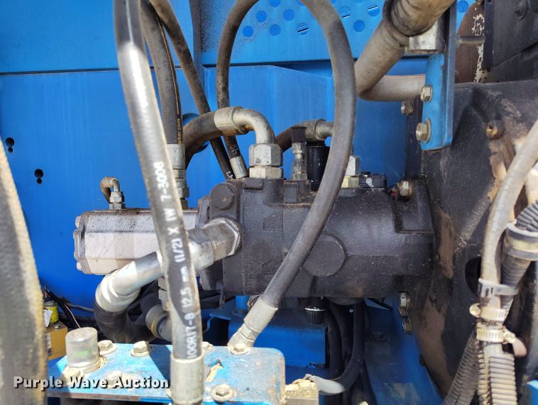 image for item EH0222 2007 Genie S-60  boom lift