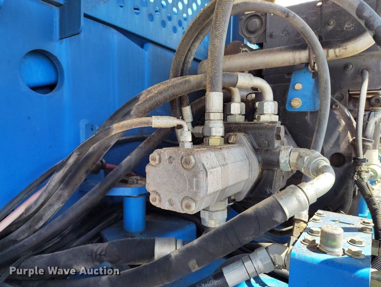 image for item EH0222 2007 Genie S-60  boom lift