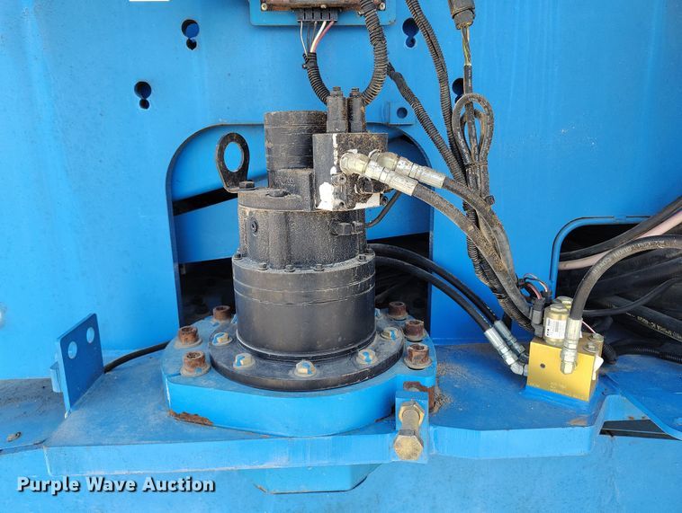 image for item EH0222 2007 Genie S-60  boom lift