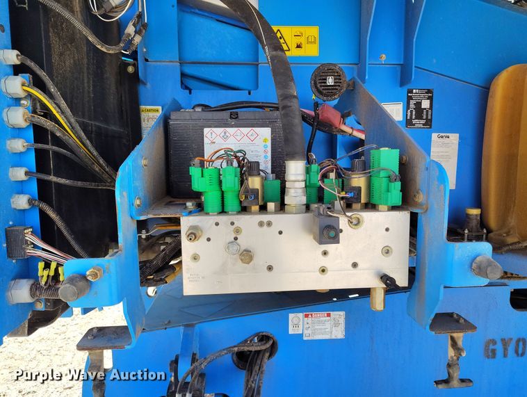 image for item EH0222 2007 Genie S-60  boom lift