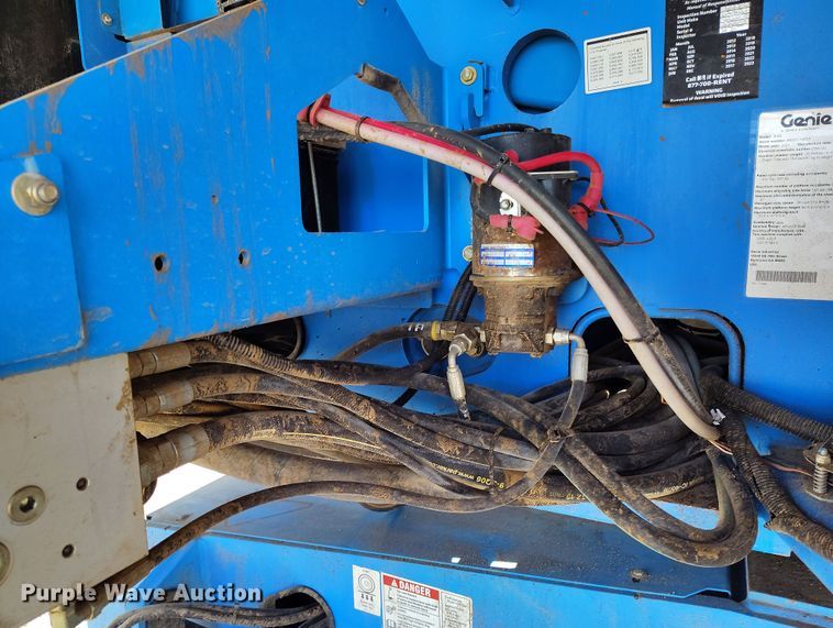 image for item EH0222 2007 Genie S-60  boom lift