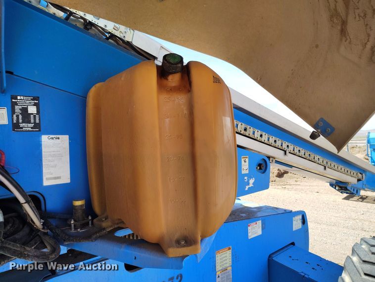 image for item EH0222 2007 Genie S-60  boom lift