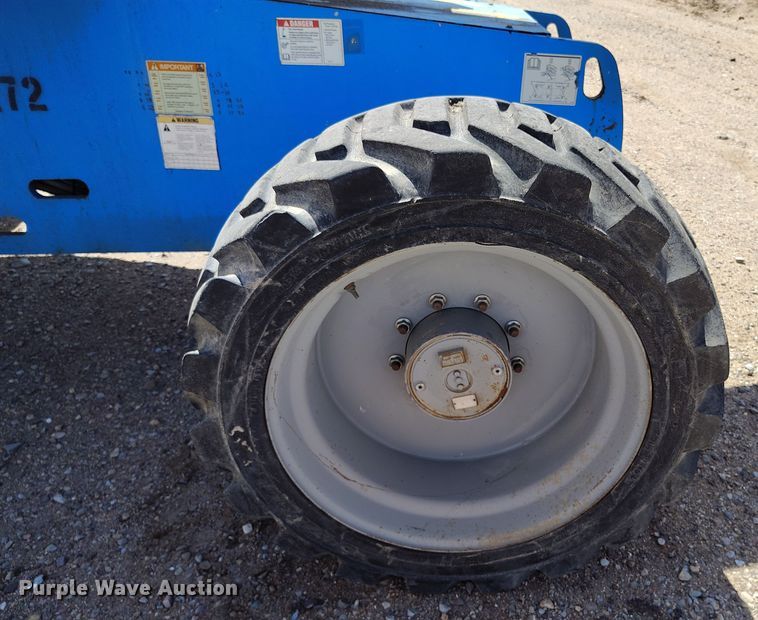 image for item EH0222 2007 Genie S-60  boom lift