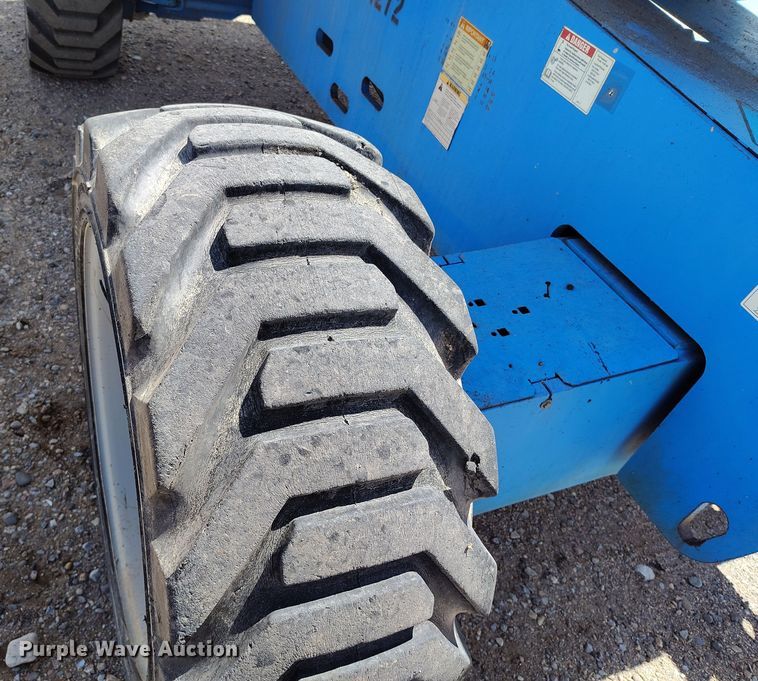 image for item EH0222 2007 Genie S-60  boom lift