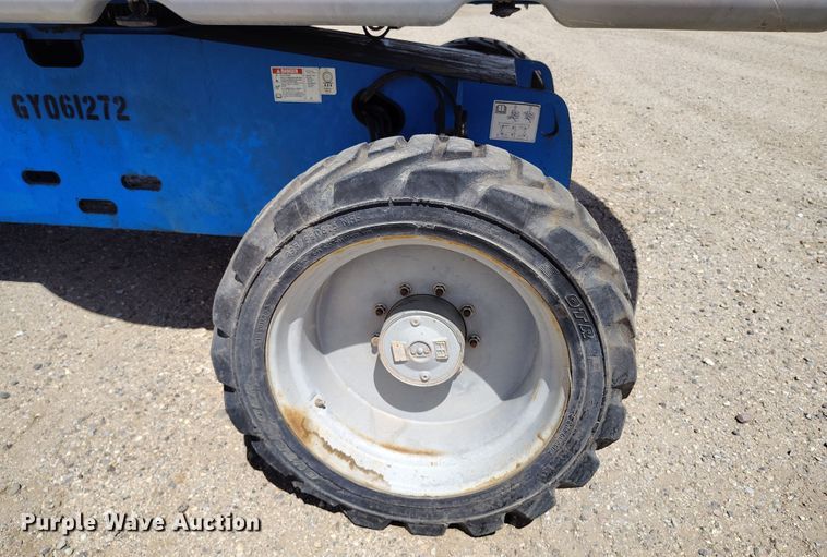 image for item EH0222 2007 Genie S-60  boom lift