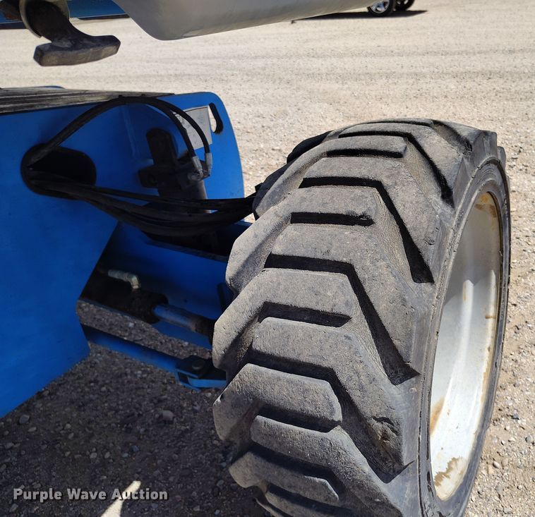 image for item EH0222 2007 Genie S-60  boom lift