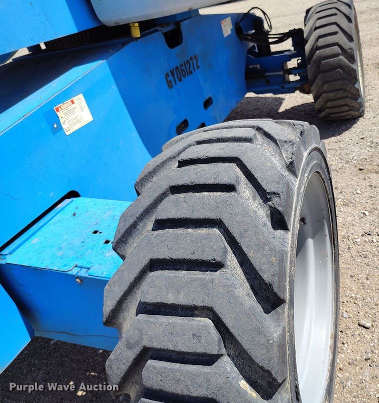 image for item EH0222 2007 Genie S-60  boom lift