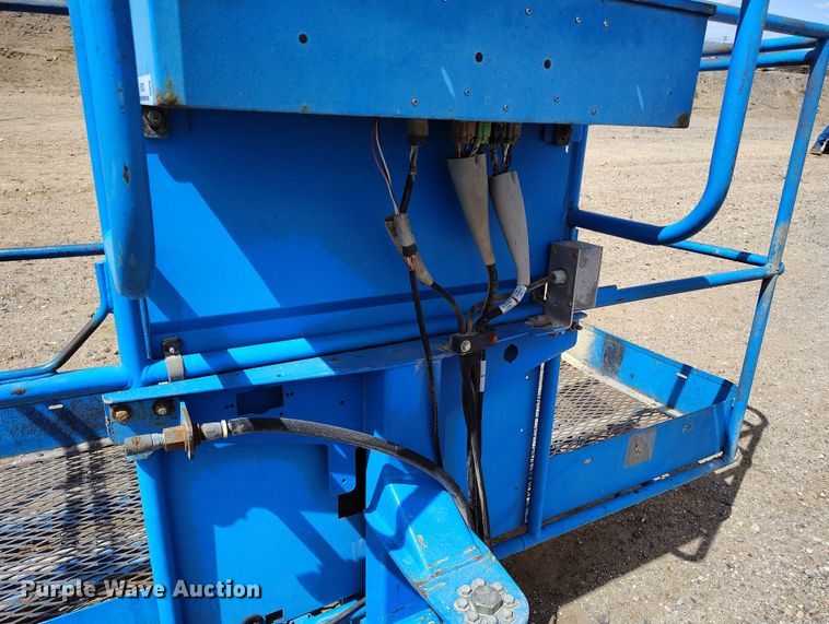 image for item EH0223 2005 Genie S-60 boom lift