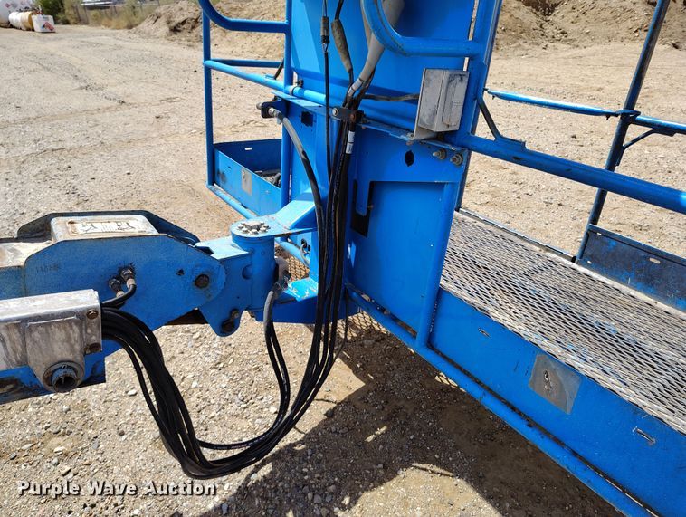 image for item EH0223 2005 Genie S-60 boom lift