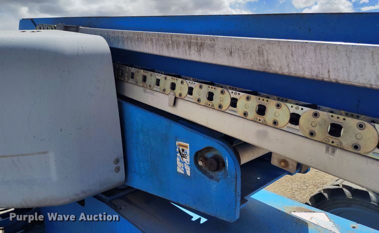 image for item EH0223 2005 Genie S-60 boom lift