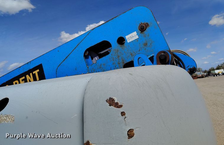 image for item EH0223 2005 Genie S-60 boom lift