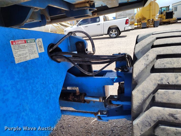 image for item EH0223 2005 Genie S-60 boom lift