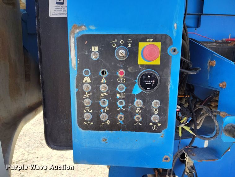 image for item EH0223 2005 Genie S-60 boom lift