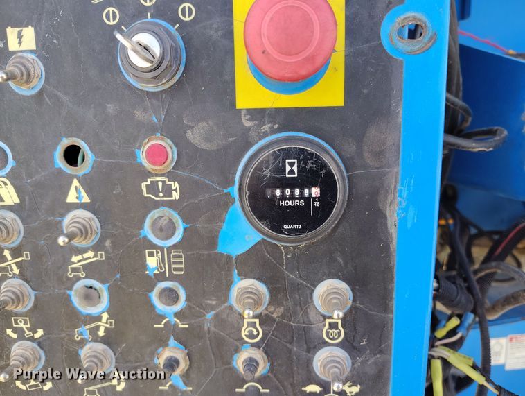 image for item EH0223 2005 Genie S-60 boom lift