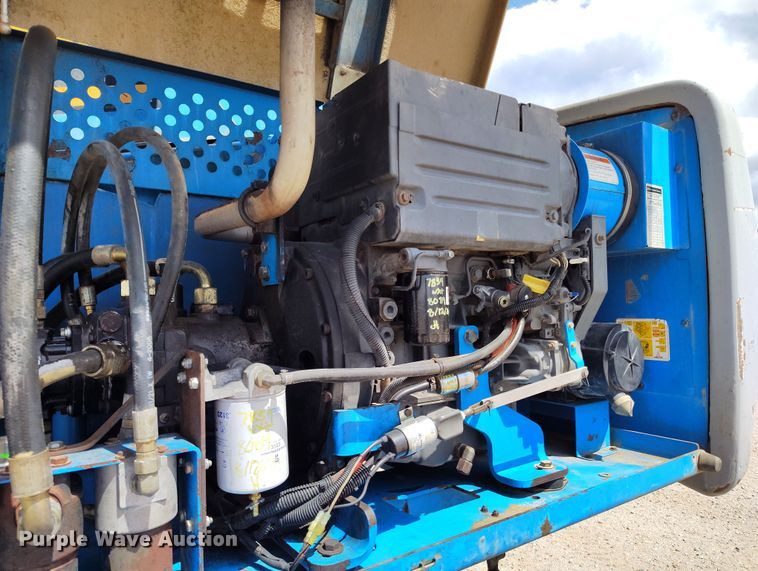 image for item EH0223 2005 Genie S-60 boom lift