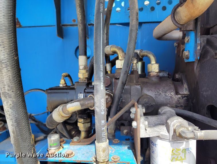 image for item EH0223 2005 Genie S-60 boom lift