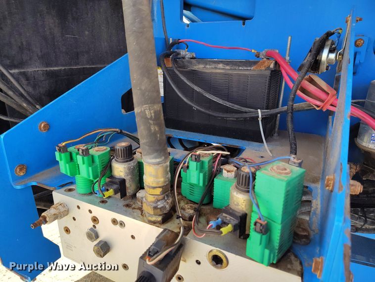 image for item EH0223 2005 Genie S-60 boom lift