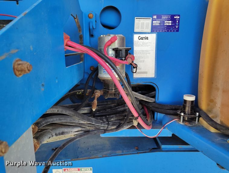 image for item EH0223 2005 Genie S-60 boom lift