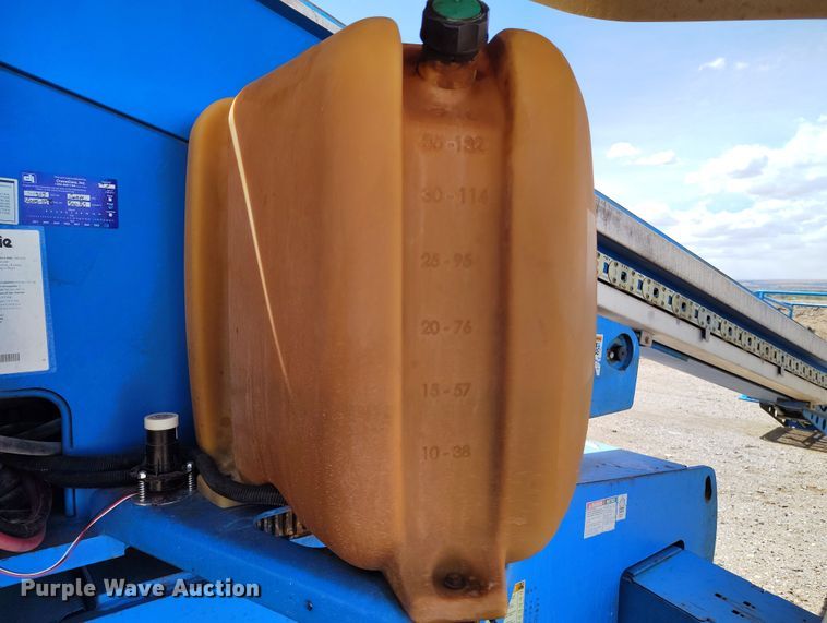 image for item EH0223 2005 Genie S-60 boom lift