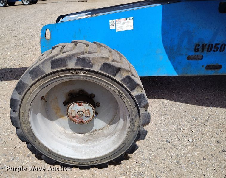 image for item EH0223 2005 Genie S-60 boom lift