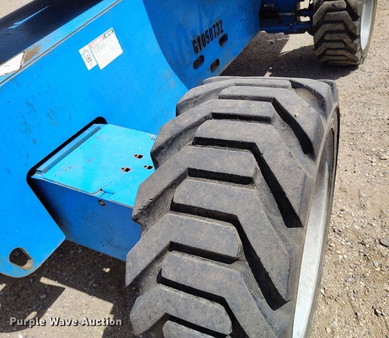 image for item EH0223 2005 Genie S-60 boom lift