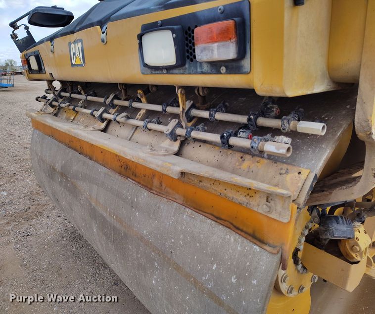 image for item EH0224 2021 Caterpillar CB16 double drum vibratory roller