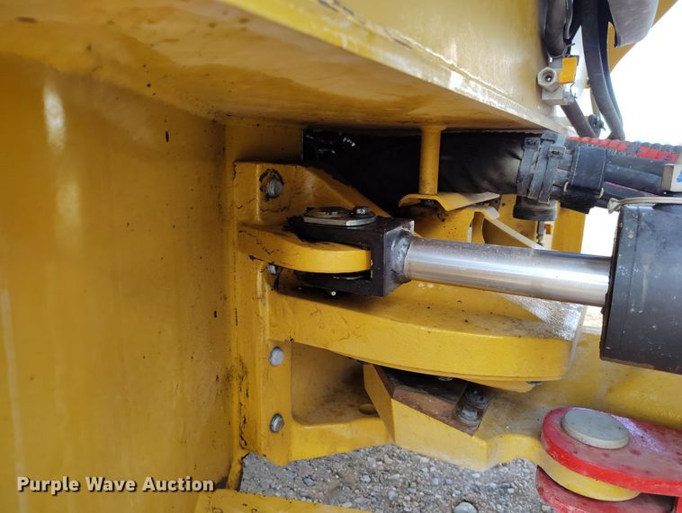 image for item EH0224 2021 Caterpillar CB16 double drum vibratory roller