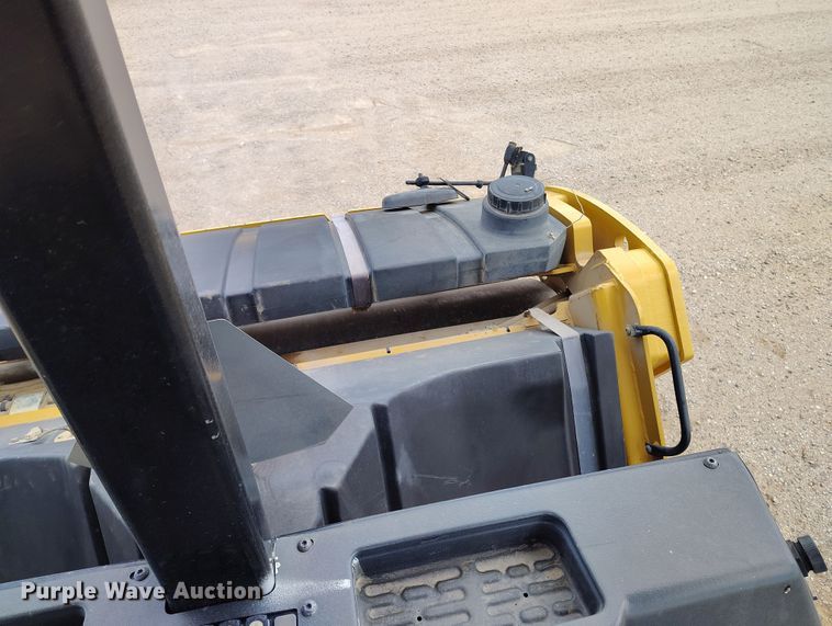 image for item EH0225 2021 Caterpillar CB16 double drum vibratory roller