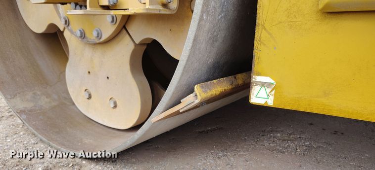 image for item EH0225 2021 Caterpillar CB16 double drum vibratory roller