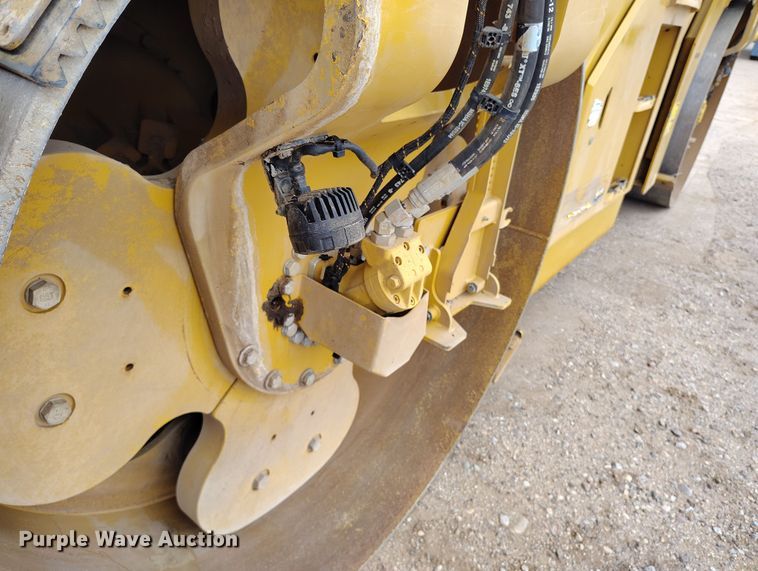 image for item EH0225 2021 Caterpillar CB16 double drum vibratory roller