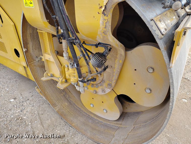 image for item EH0225 2021 Caterpillar CB16 double drum vibratory roller