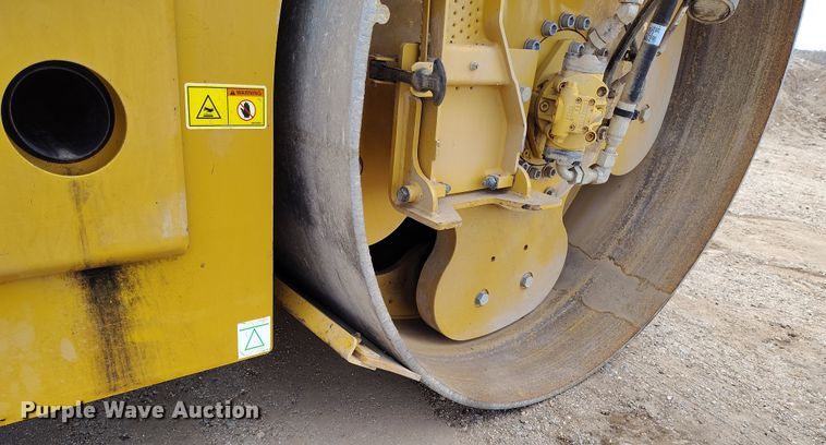 image for item EH0225 2021 Caterpillar CB16 double drum vibratory roller