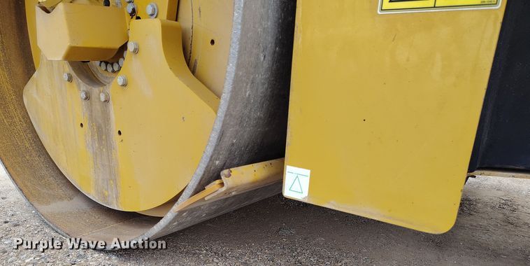 image for item EH0225 2021 Caterpillar CB16 double drum vibratory roller