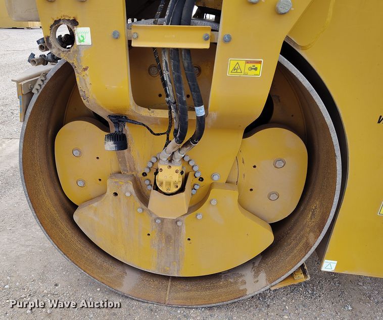 image for item EH0225 2021 Caterpillar CB16 double drum vibratory roller