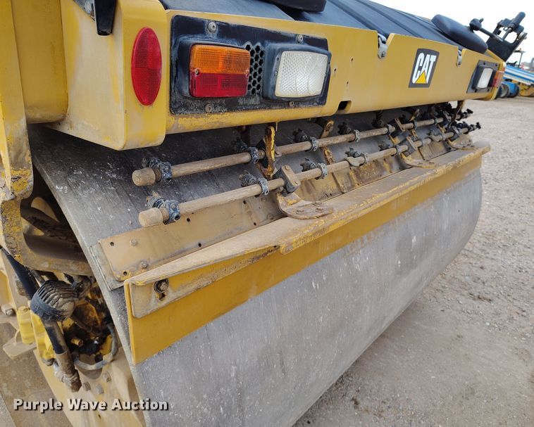 image for item EH0225 2021 Caterpillar CB16 double drum vibratory roller