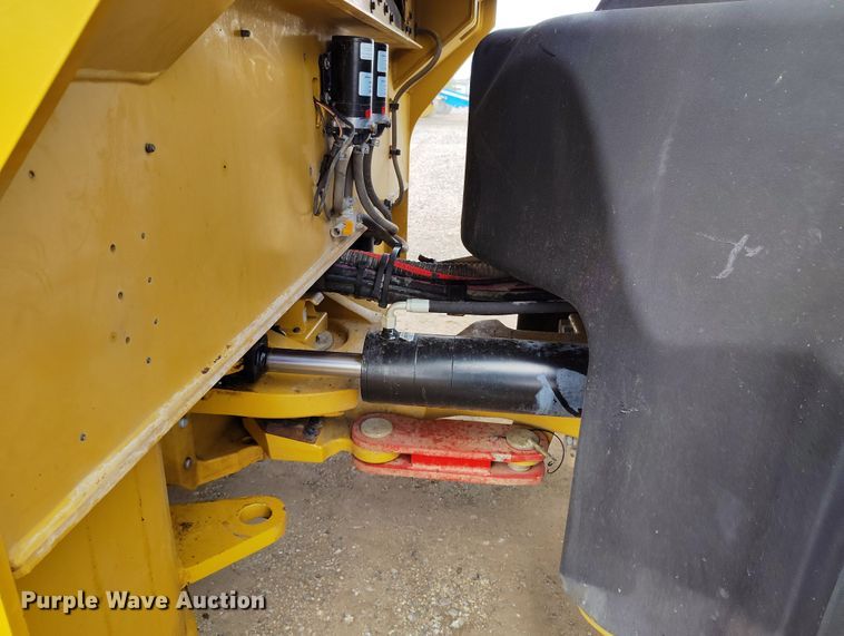 image for item EH0225 2021 Caterpillar CB16 double drum vibratory roller