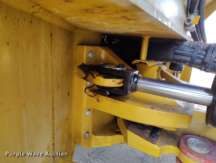 image for item EH0225 2021 Caterpillar CB16 double drum vibratory roller